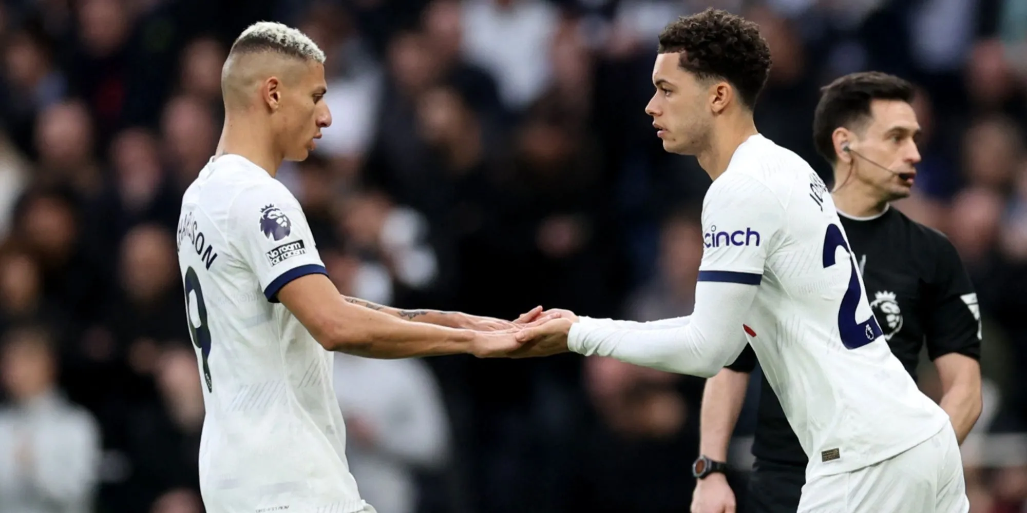 Brennan Johnson của Tottenham Hotspur vào sân thay người trong một trận đấu