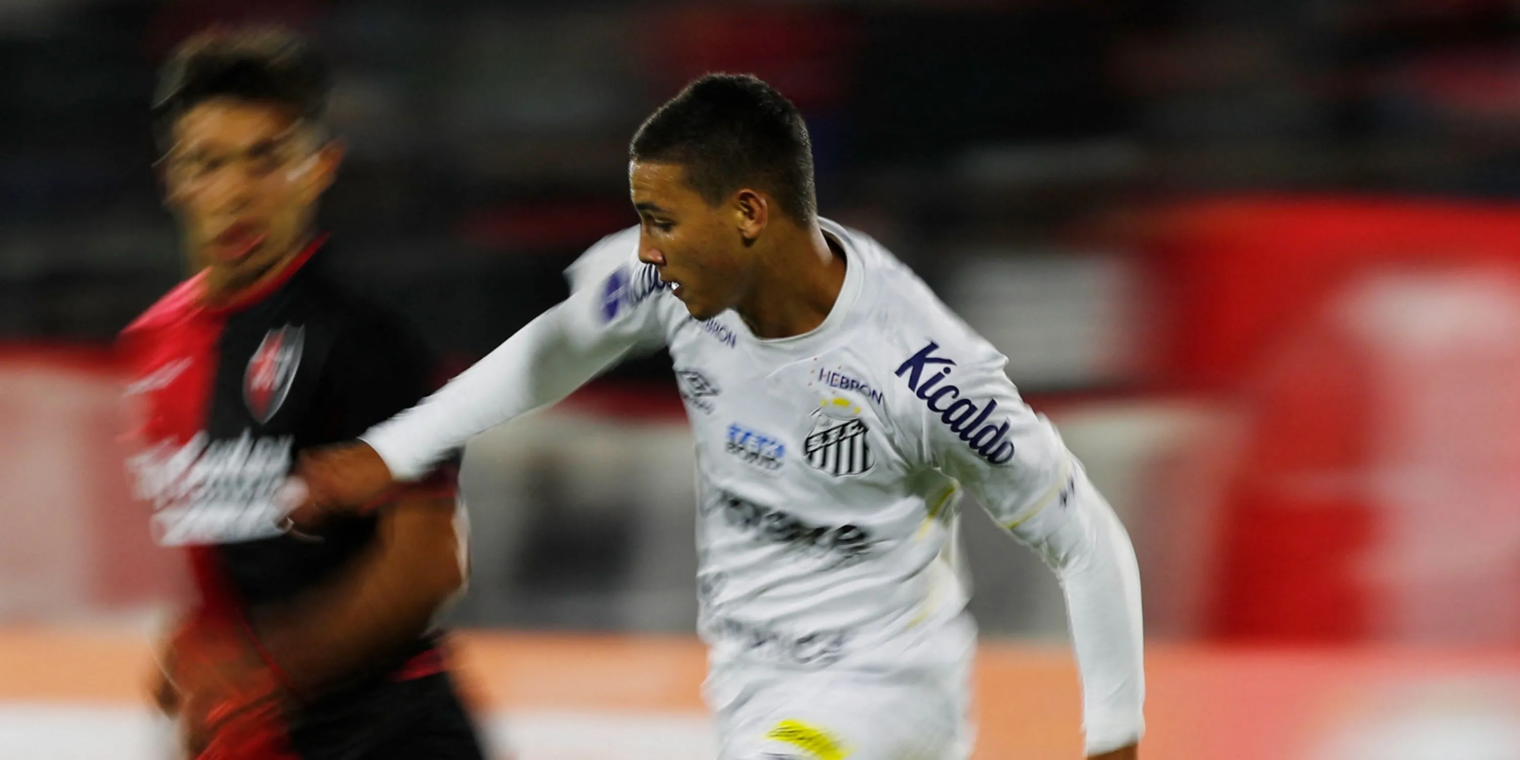 Deivid Washington trong màu áo Santos trước khi gia nhập Chelsea