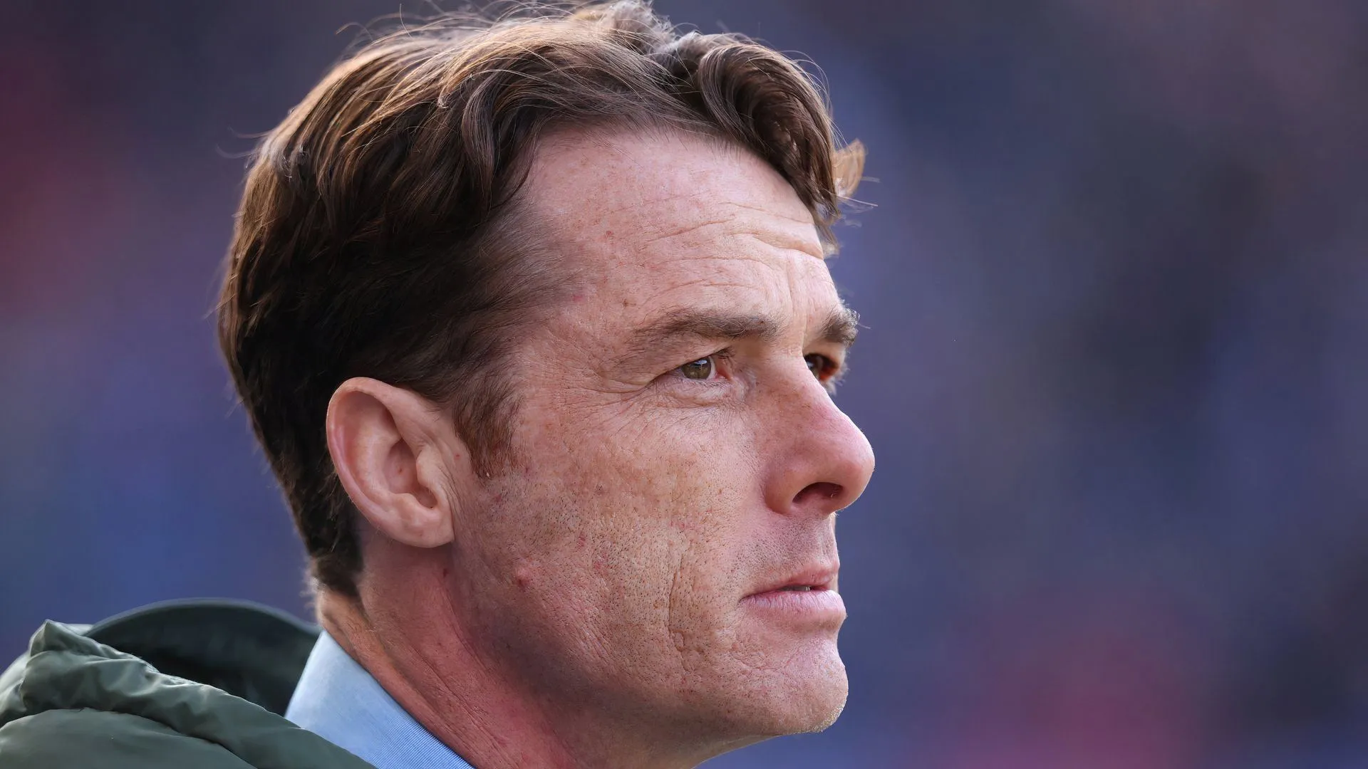 HLV Scott Parker chỉ đạo trên sân