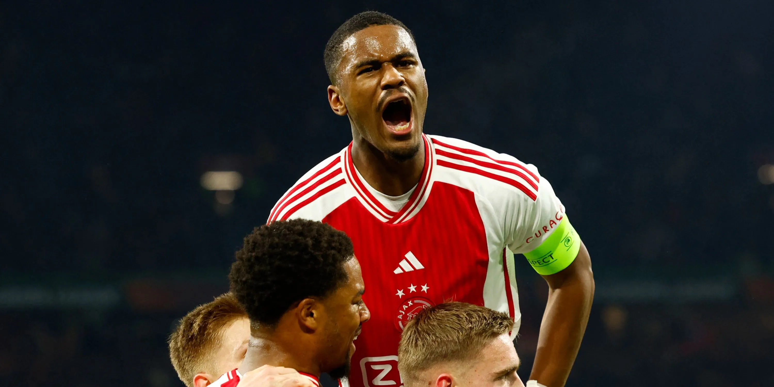 Jorrel Hato thi đấu cho Ajax - đối thủ cạnh tranh tiềm năng với Diomande tại Chelsea