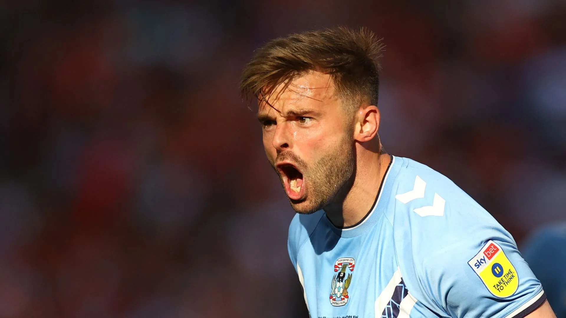 Matt Godden ăn mừng bàn thắng cho Coventry City trong trận đấu tại Championship