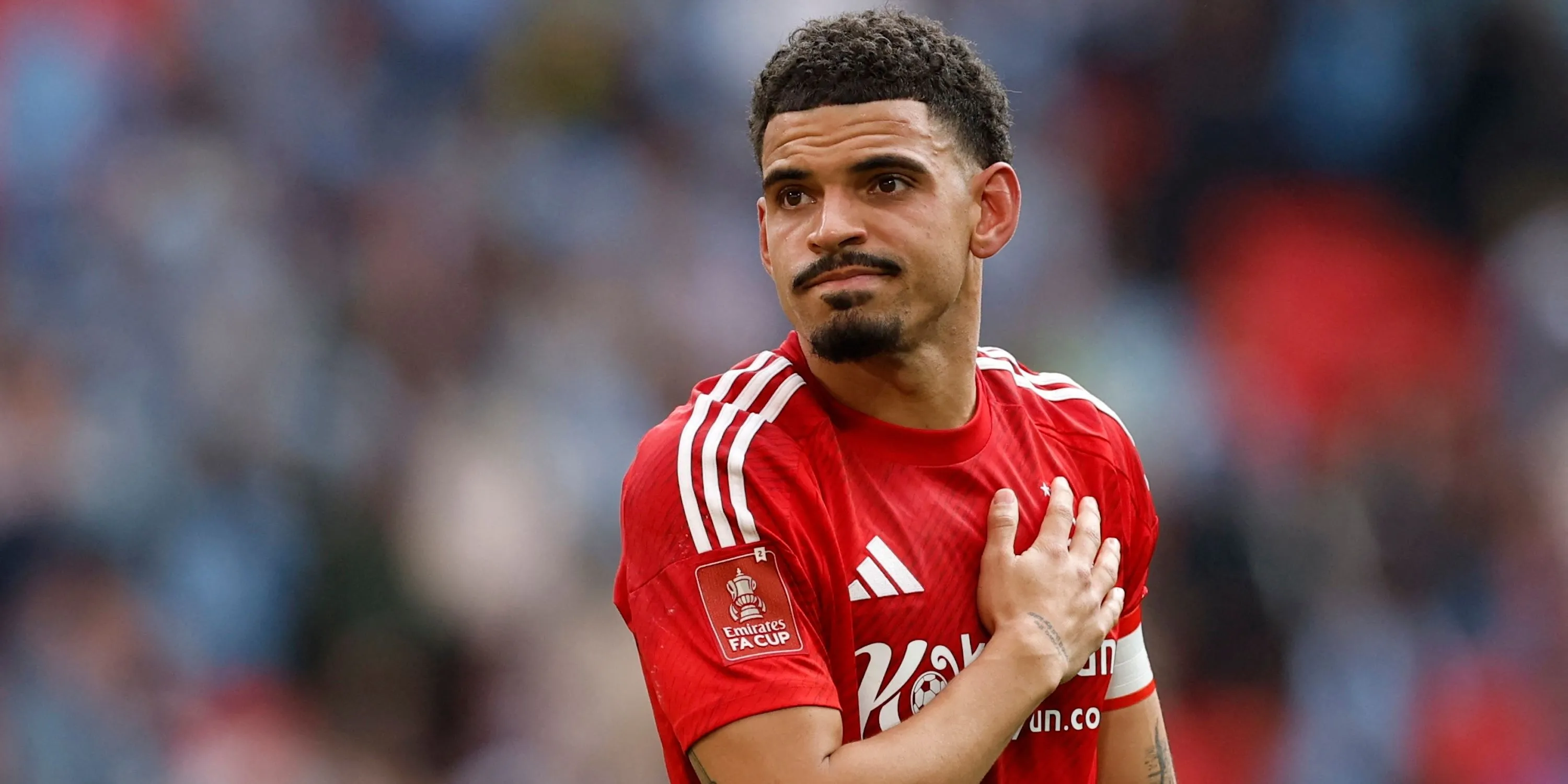 Morgan Gibbs-White thể hiện cảm xúc trong trận đấu của Nottingham Forest