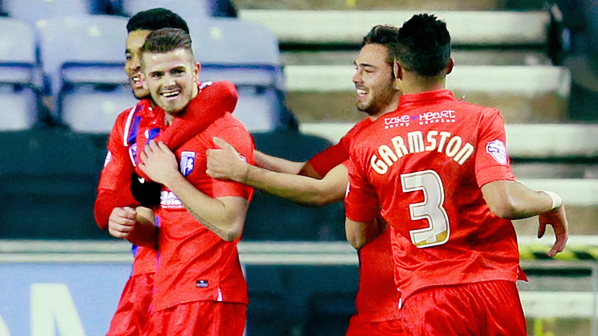Rory Donnelly thi đấu cho Gillingham sau khi rời Swansea City