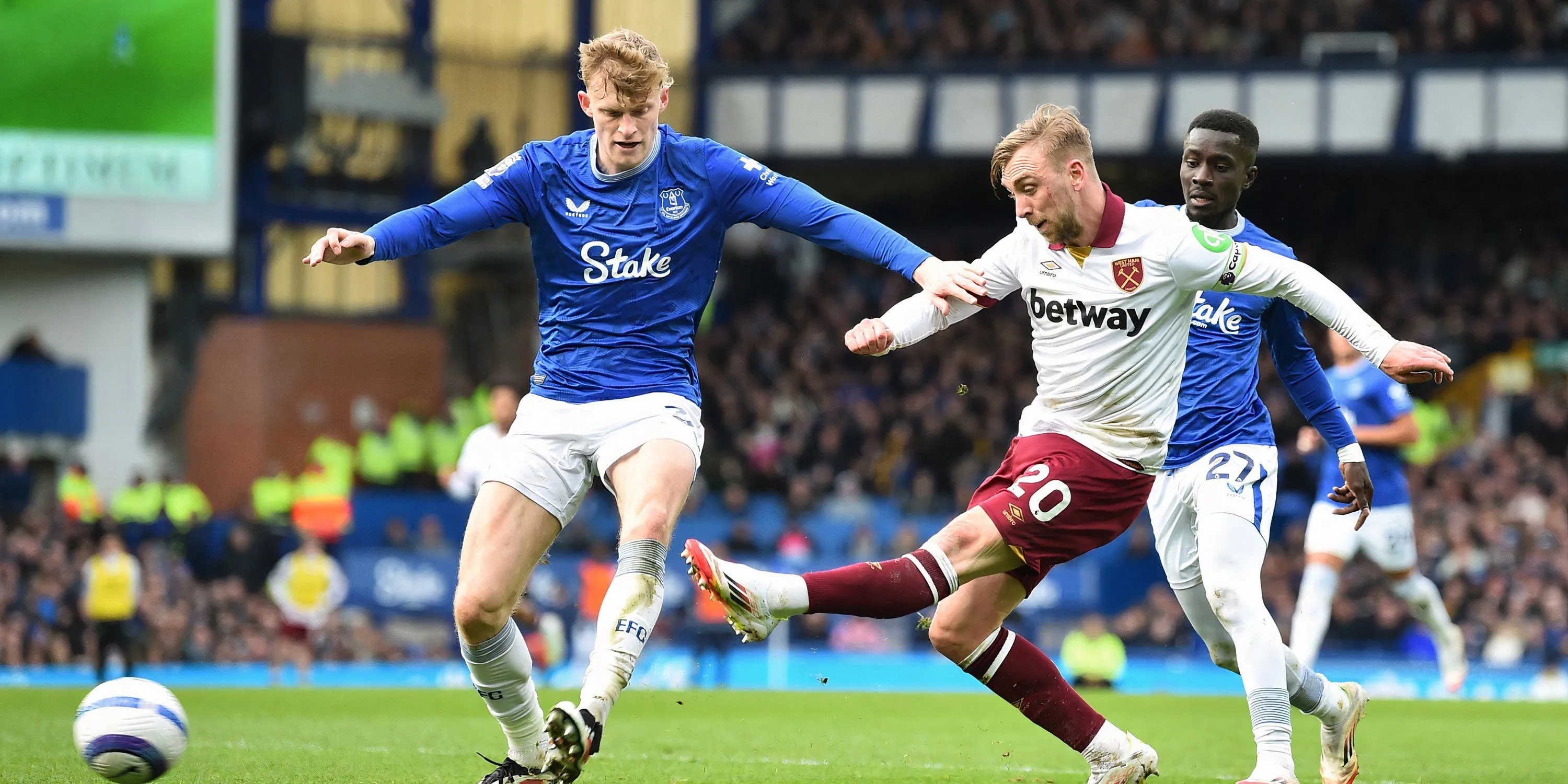 Trung vệ Jarrad Branthwaite của Everton, minh chứng cho nhu cầu củng cố hàng thủ của đội bóng.