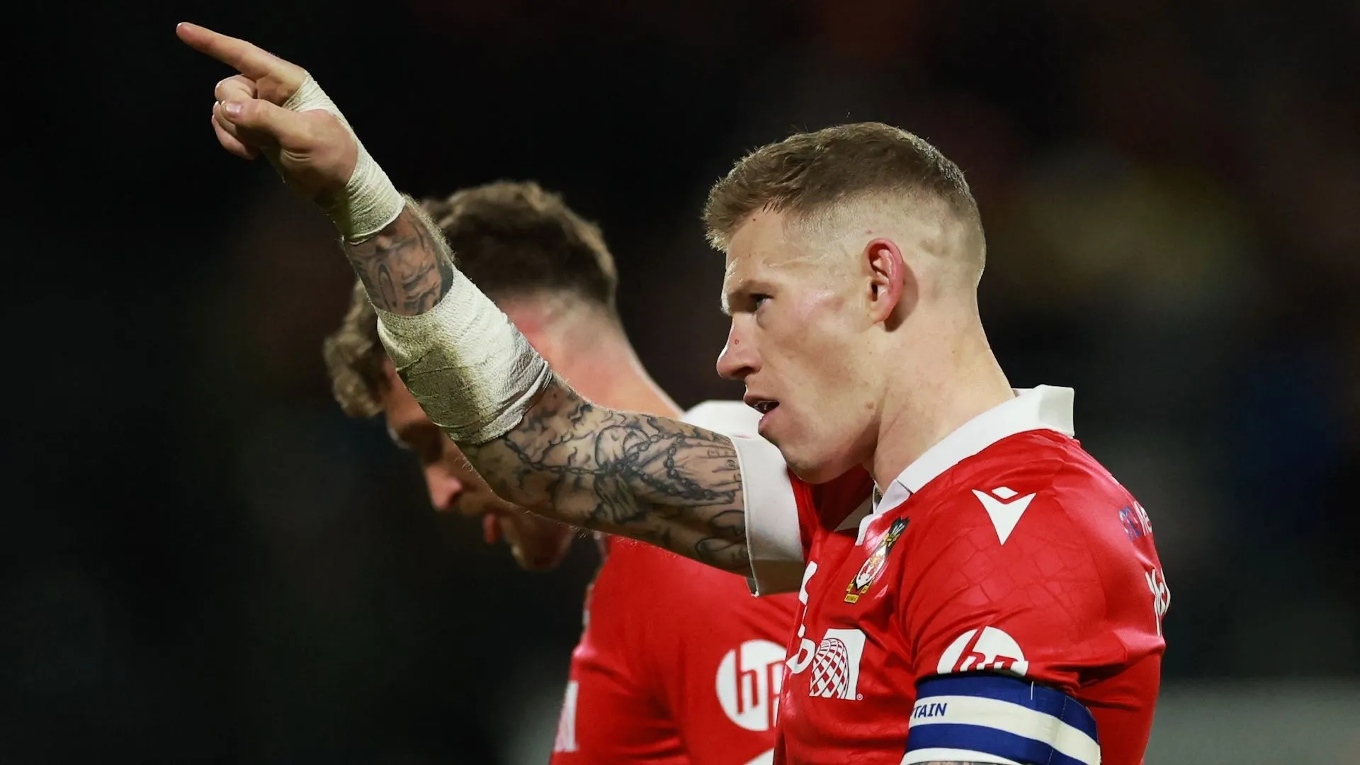 Cầu thủ James McClean của Wrexham.