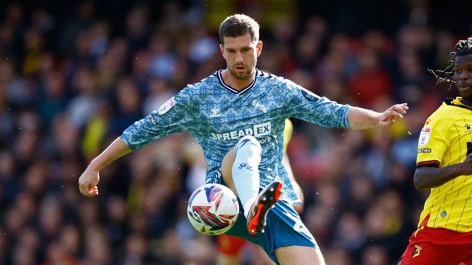 Chris Mepham trong màu áo Sunderland thi đấu tại Championship