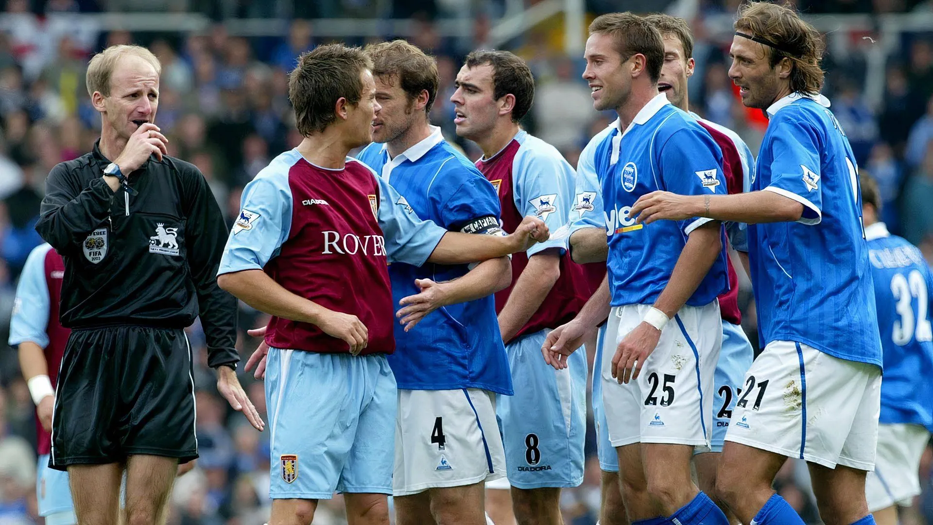 Lee Hendrie trong màu áo Aston Villa đối đầu Birmingham City