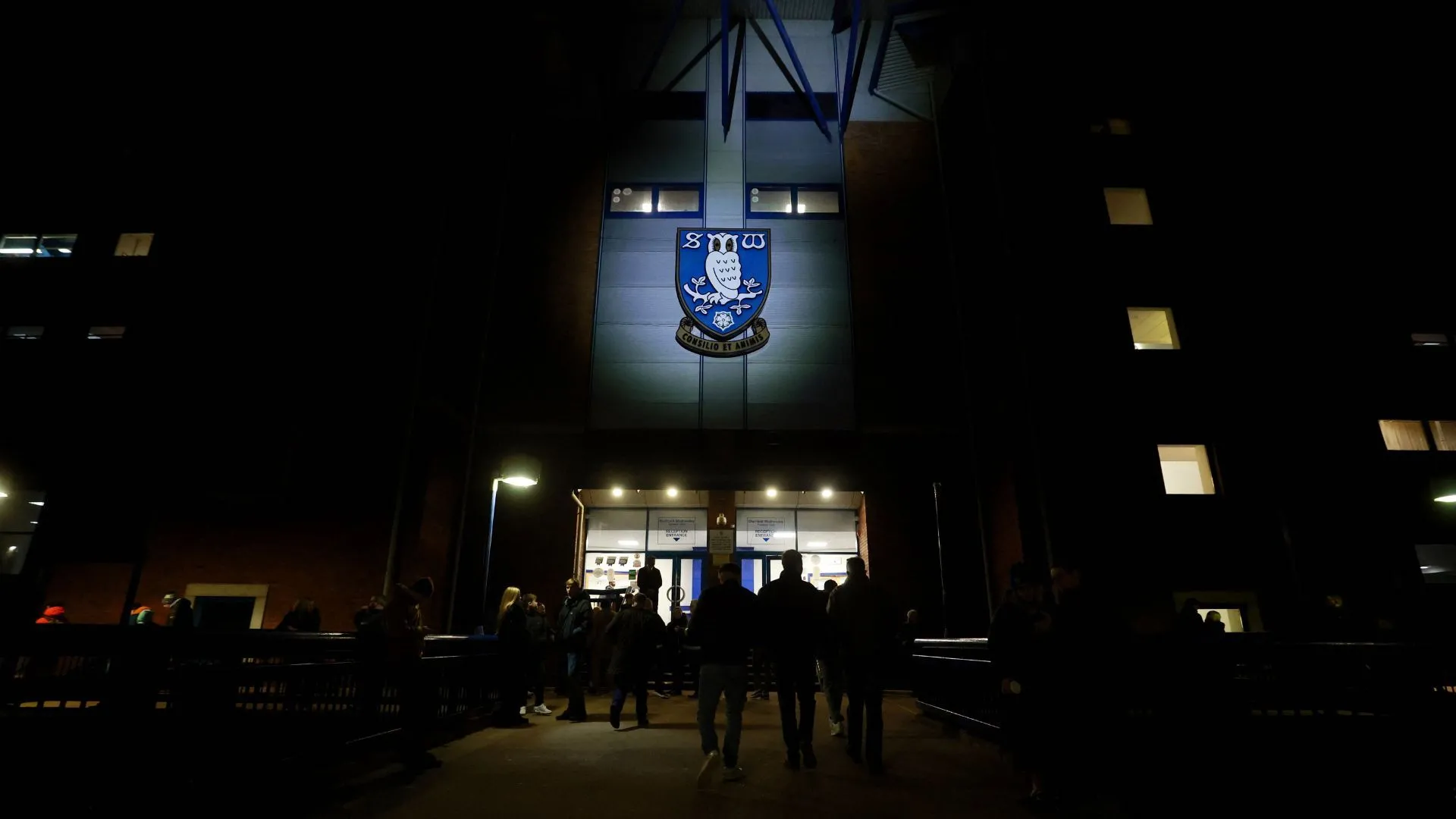 Sân vận động Hillsborough, sân nhà của Sheffield Wednesday, trong bối cảnh câu lạc bộ đối mặt nhiều vấn đề