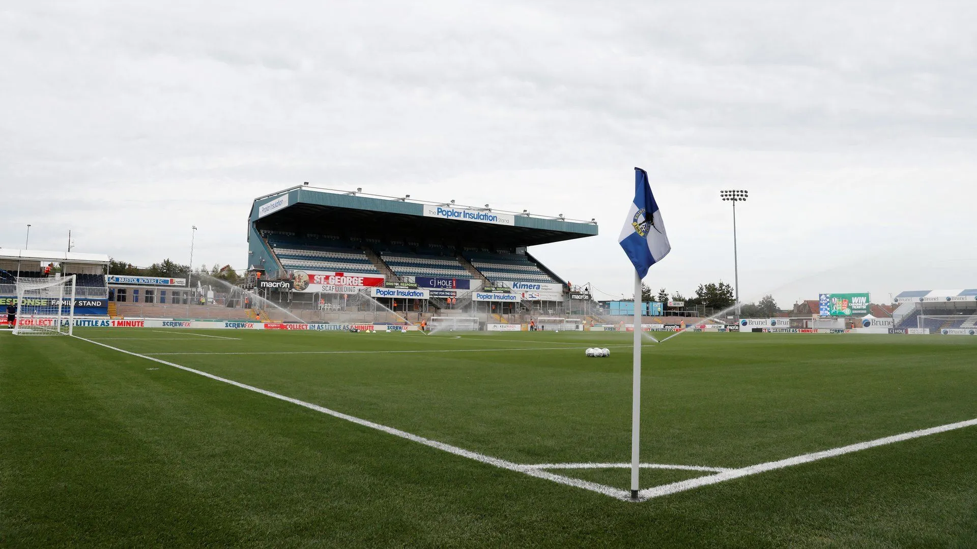 Sân vận động Memorial Ground của Bristol Rovers, nơi Kamil Conteh đã thi đấu trước chấn thương