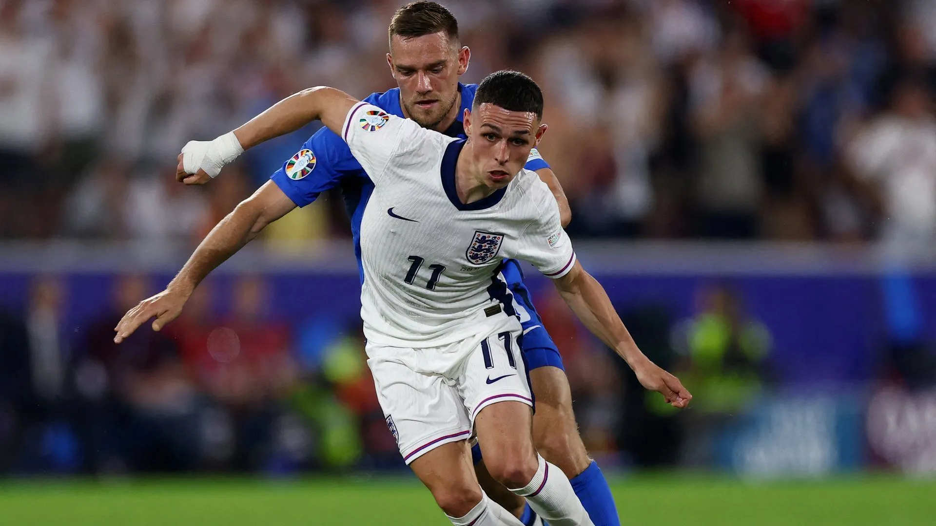 Tiền vệ Phil Foden thời còn thi đấu cho đội tuyển U17 Anh dưới sự dẫn dắt của Steve Cooper