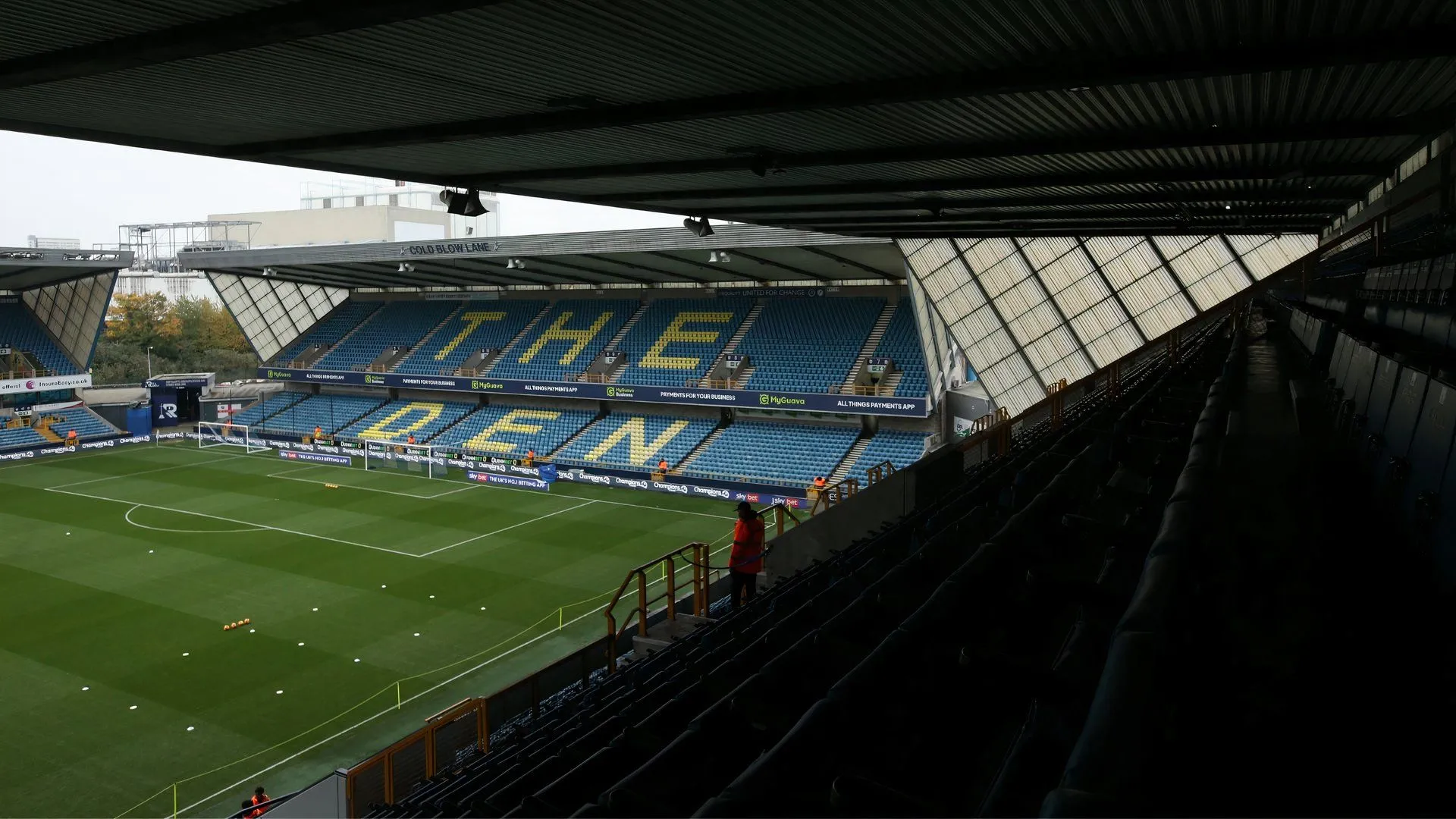 Toàn cảnh sân vận động The Den - sân nhà của Millwall