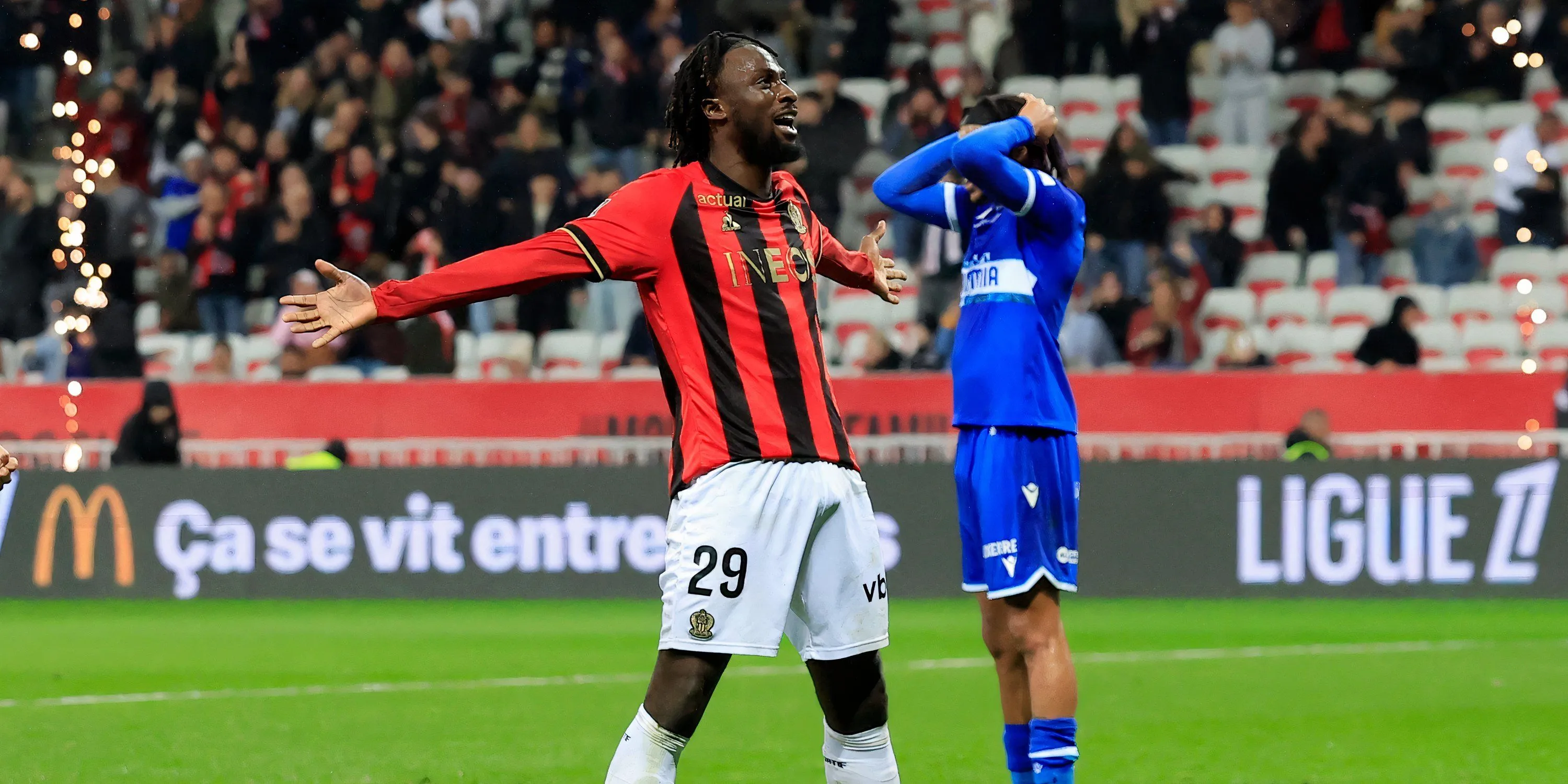 Evann Guessand trong màu áo OGC Nice