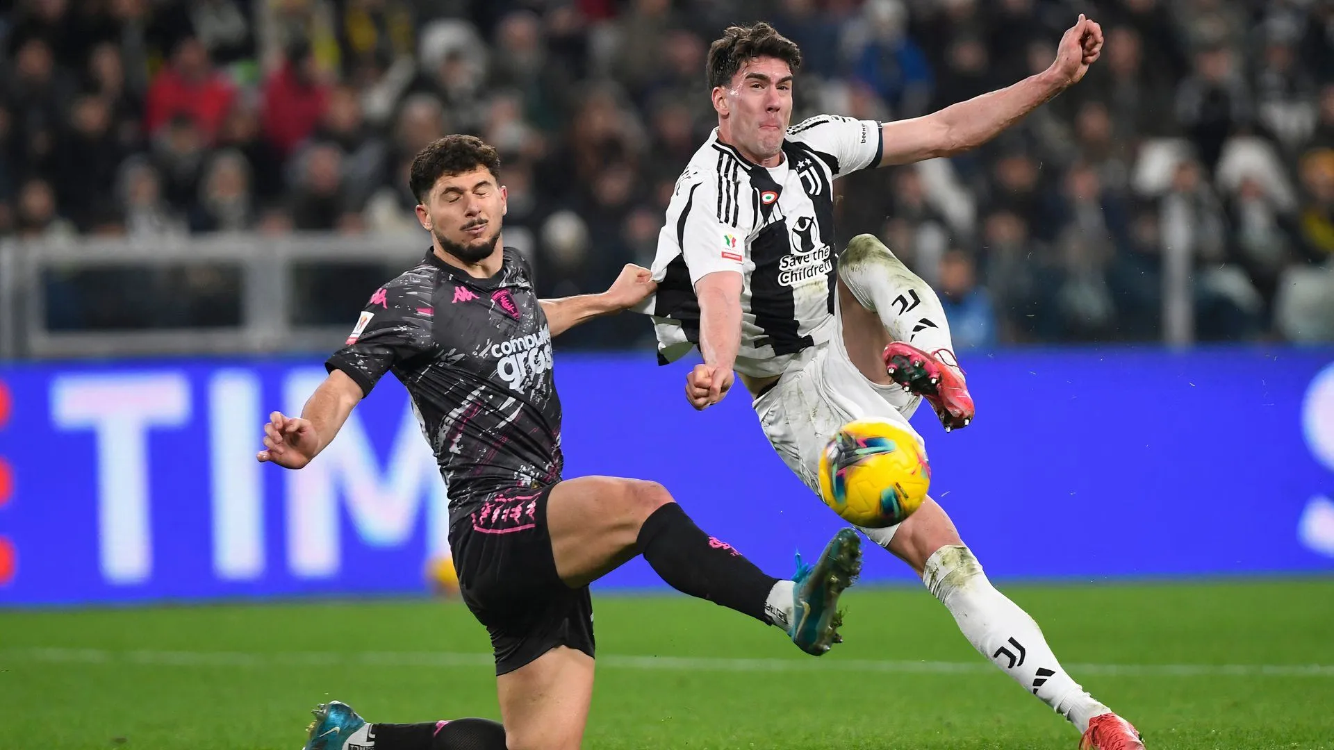 Hậu vệ Liberato Cacace trong màu áo Empoli