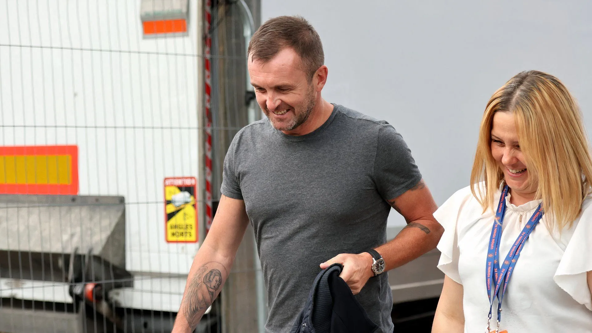 Huấn luyện viên Nathan Jones của Charlton Athletic đang tìm cách tăng cường hàng thủ