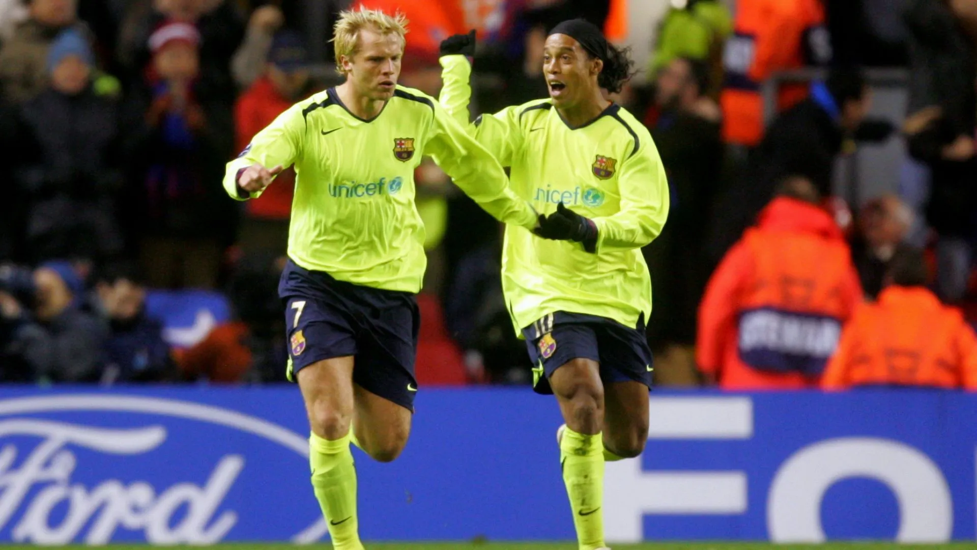 Huyền thoại Eidur Gudjohnsen trong giai đoạn thi đấu cho FC Barcelona