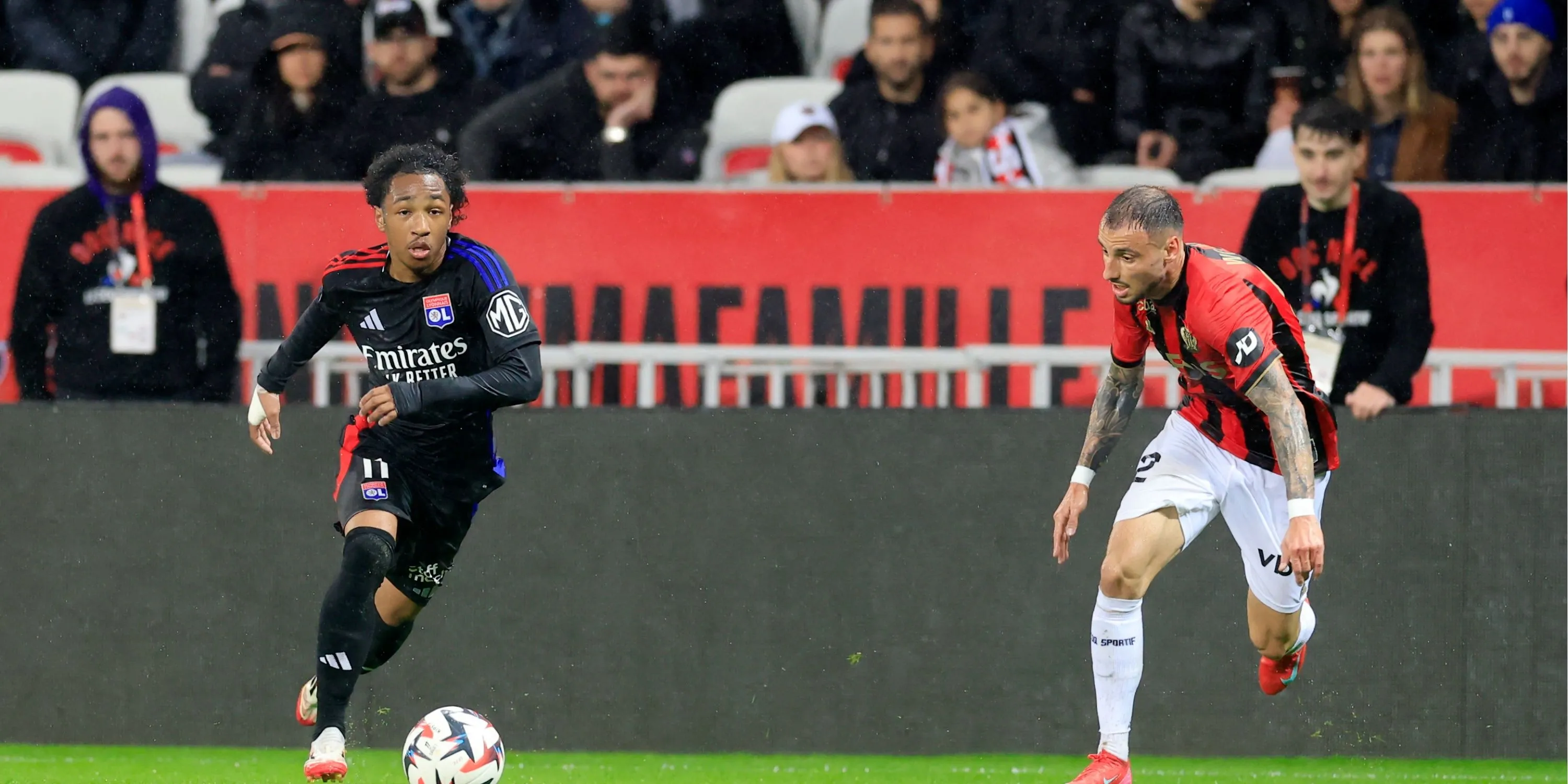 Malick Fofana thể hiện kỹ năng trong buổi tập của câu lạc bộ Lyon