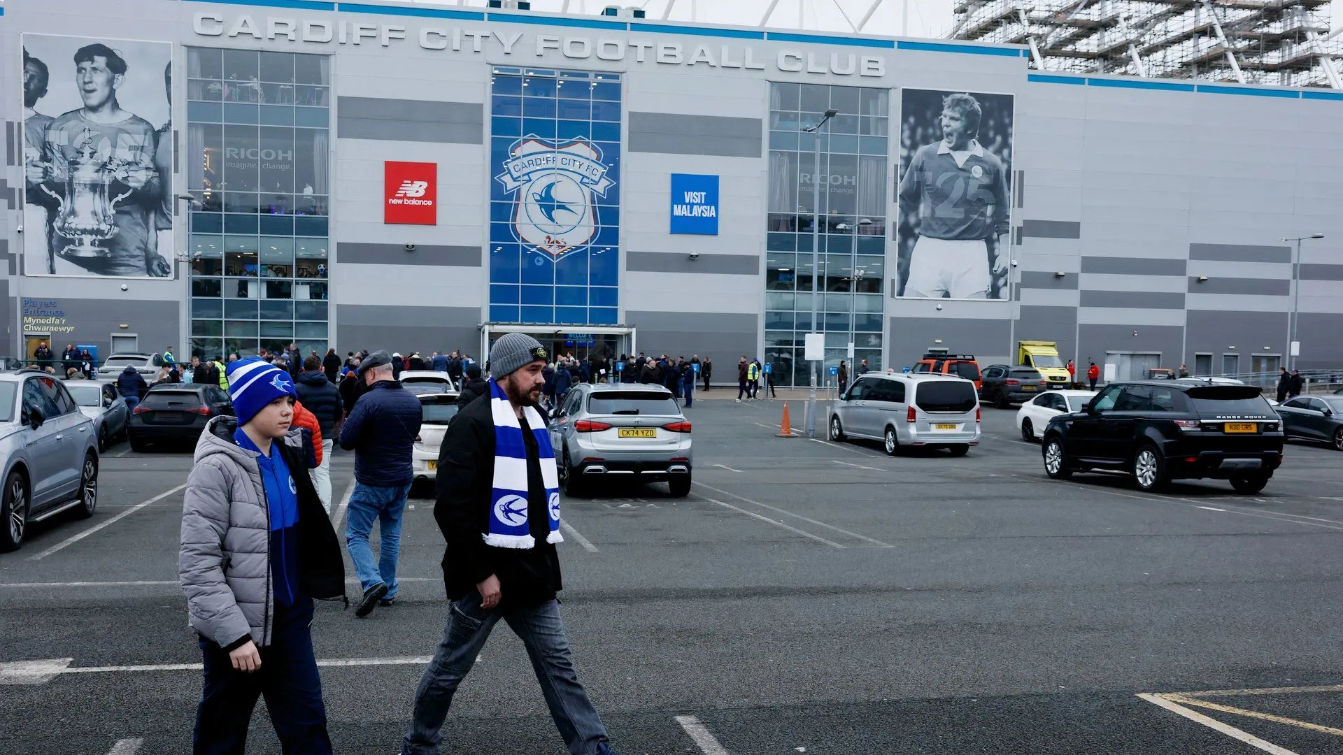 Người hâm mộ Cardiff City tại sân vận động Cardiff City Stadium