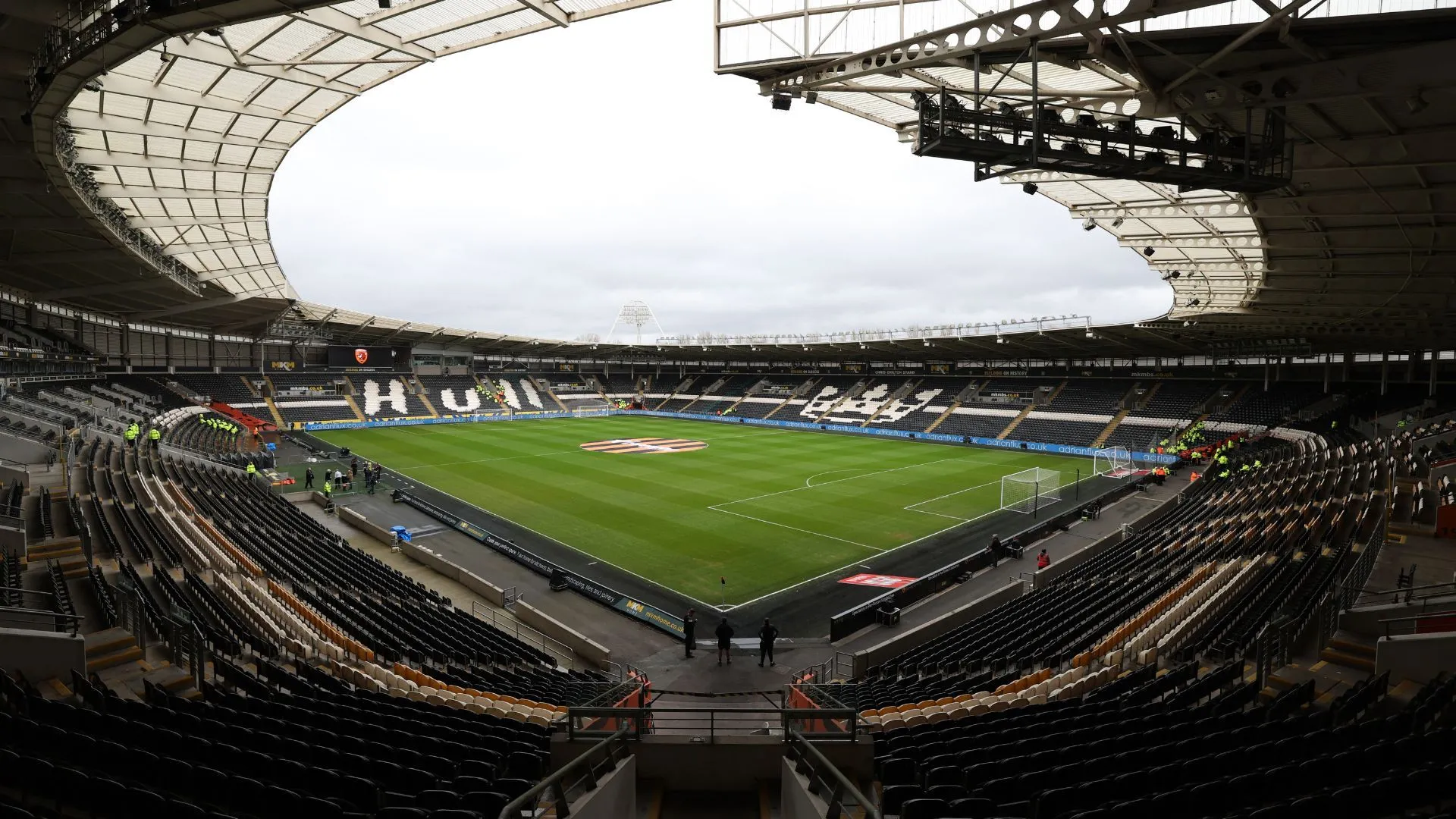 Toàn cảnh sân MKM Stadium của Hull City, một sân vận động đa năng bị cho là thiếu linh hồn bóng đá