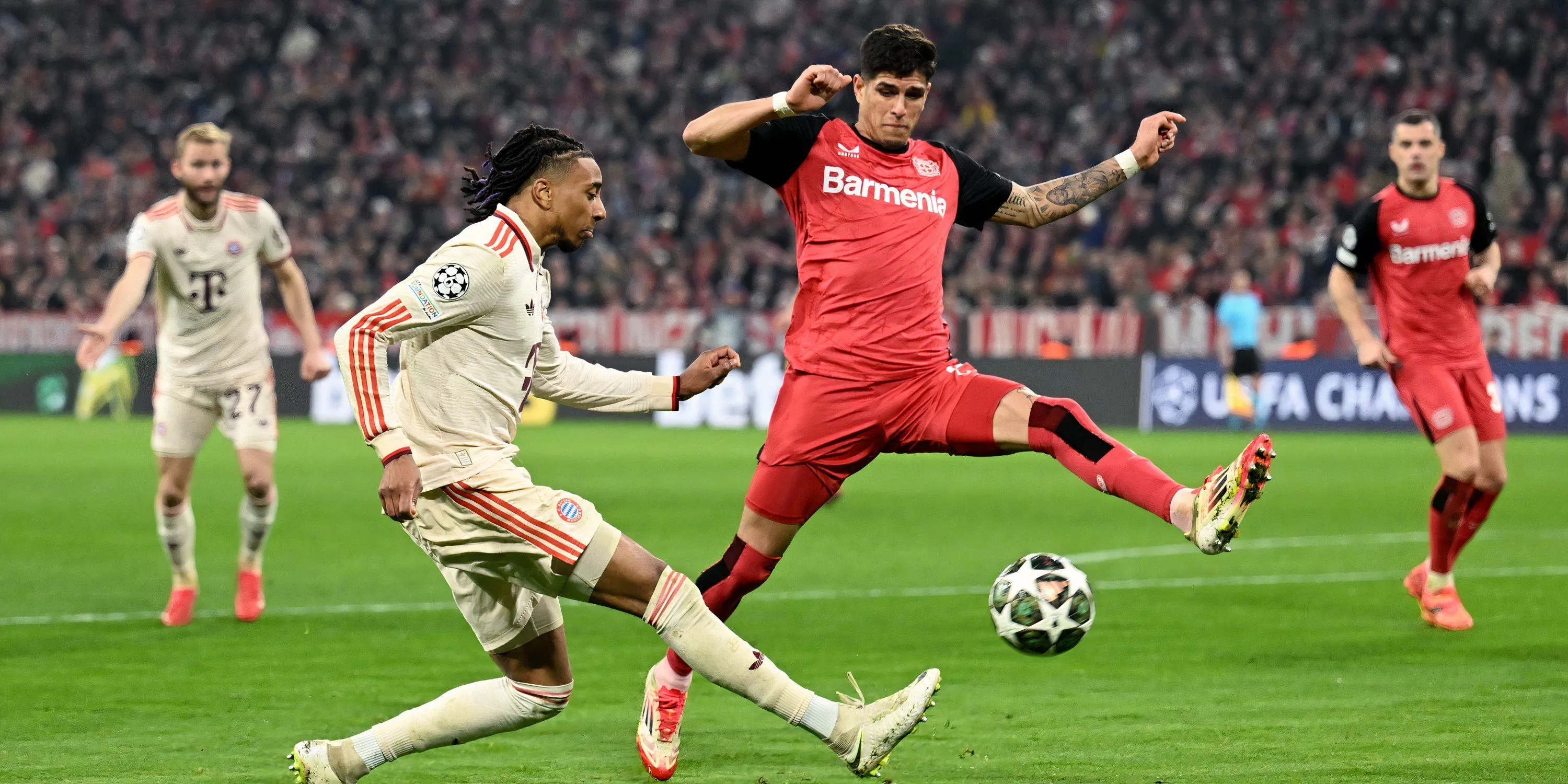 Piero Hincapié trong màu áo Bayer Leverkusen thể hiện khả năng phòng ngự và triển khai bóng xuất sắc