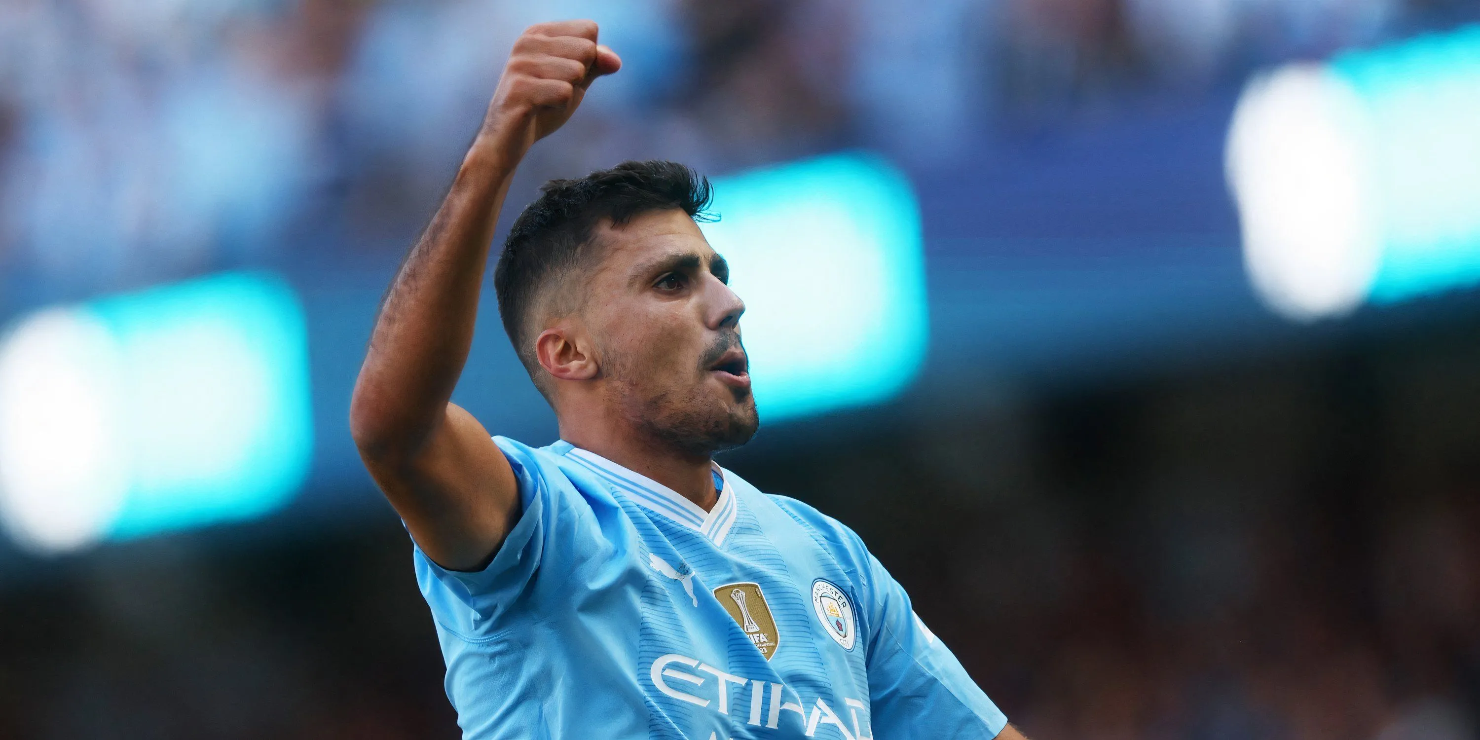 Tiền vệ Rodri của Manchester City ăn mừng sau khi ghi bàn.