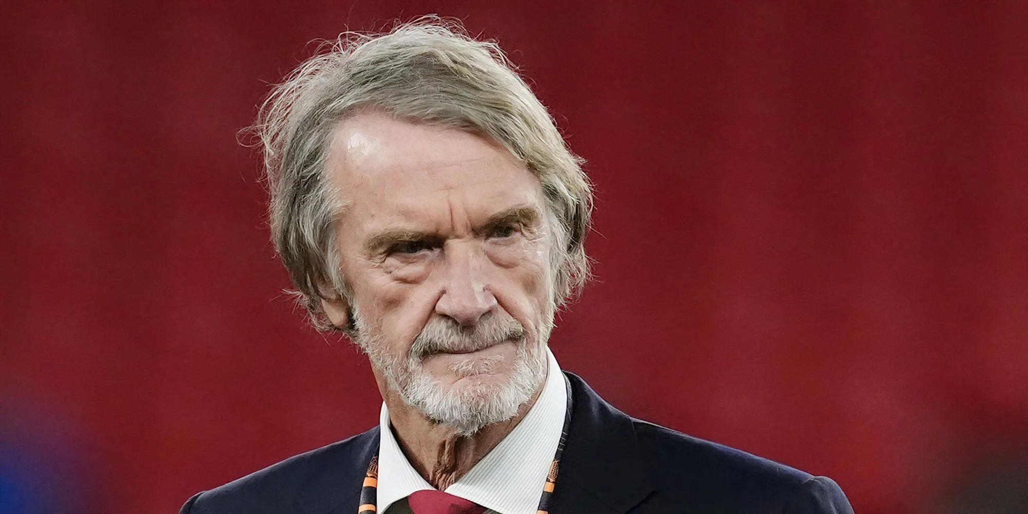 Sir Jim Ratcliffe, đồng sở hữu của Manchester United, trong một buổi họp báo.