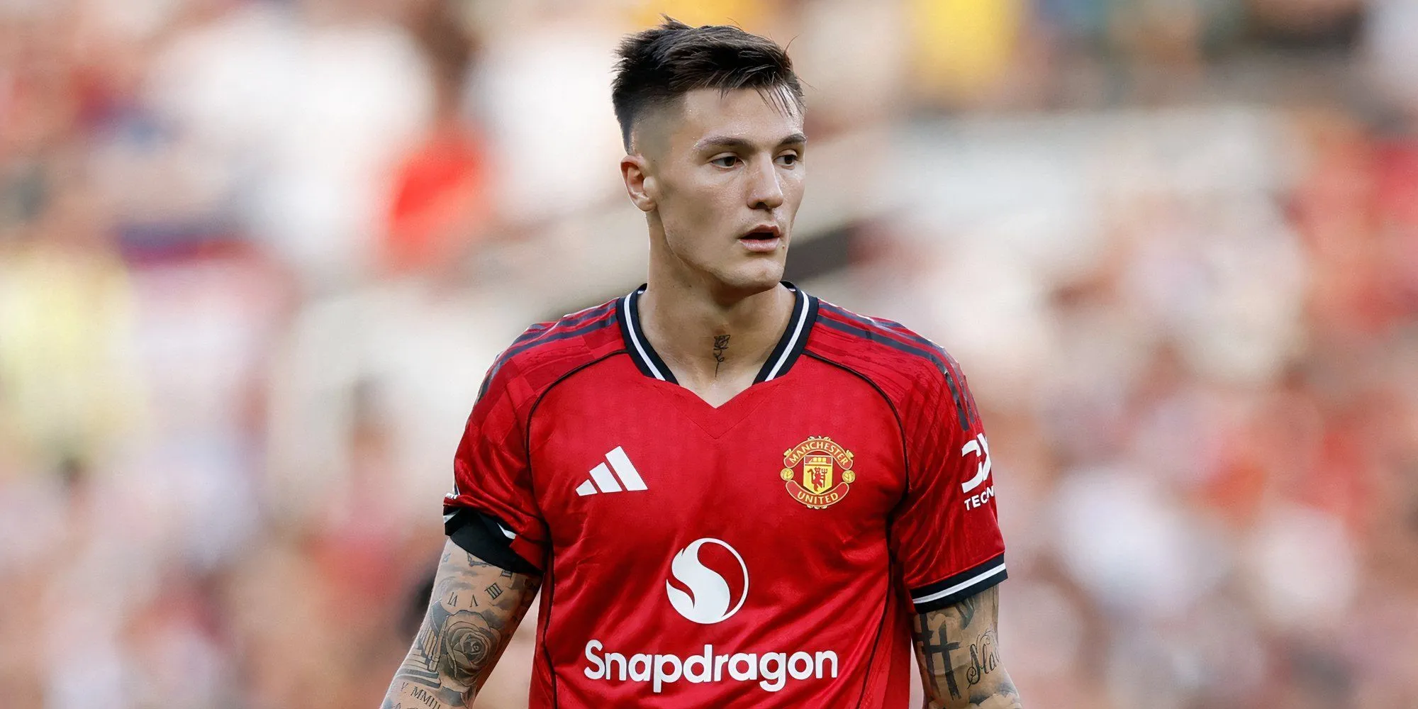 Tiền đạo Benjamin Sesko thi đấu cho Manchester United trên hàng công