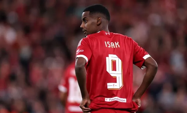 Alexander Isak trong màu áo Newcastle mùa này, so sánh hiệu suất ghi bàn
