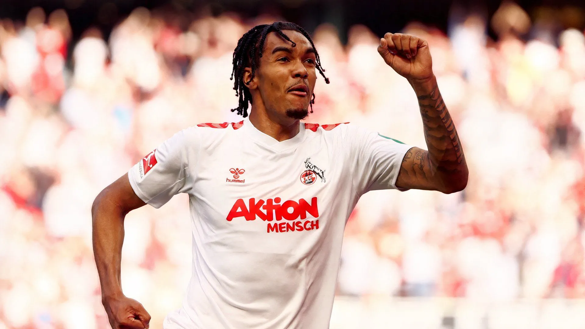 Damion Downs trong màu áo FC Koln trước khi sang Southampton - tiền đạo người Đức-Mỹ