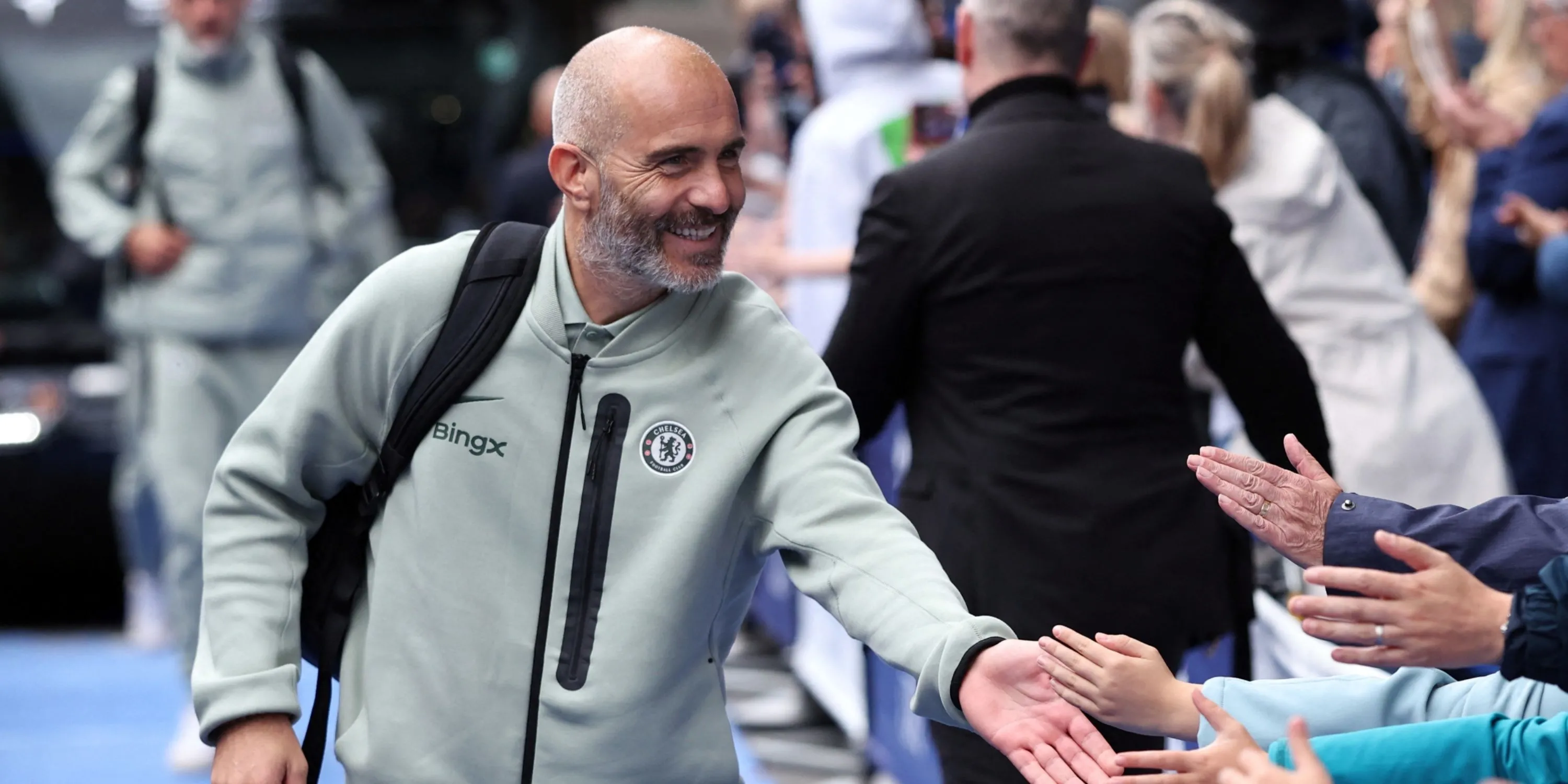 Enzo Maresca trong cuộc họp báo và chỉ đạo trên đường biên cho Chelsea