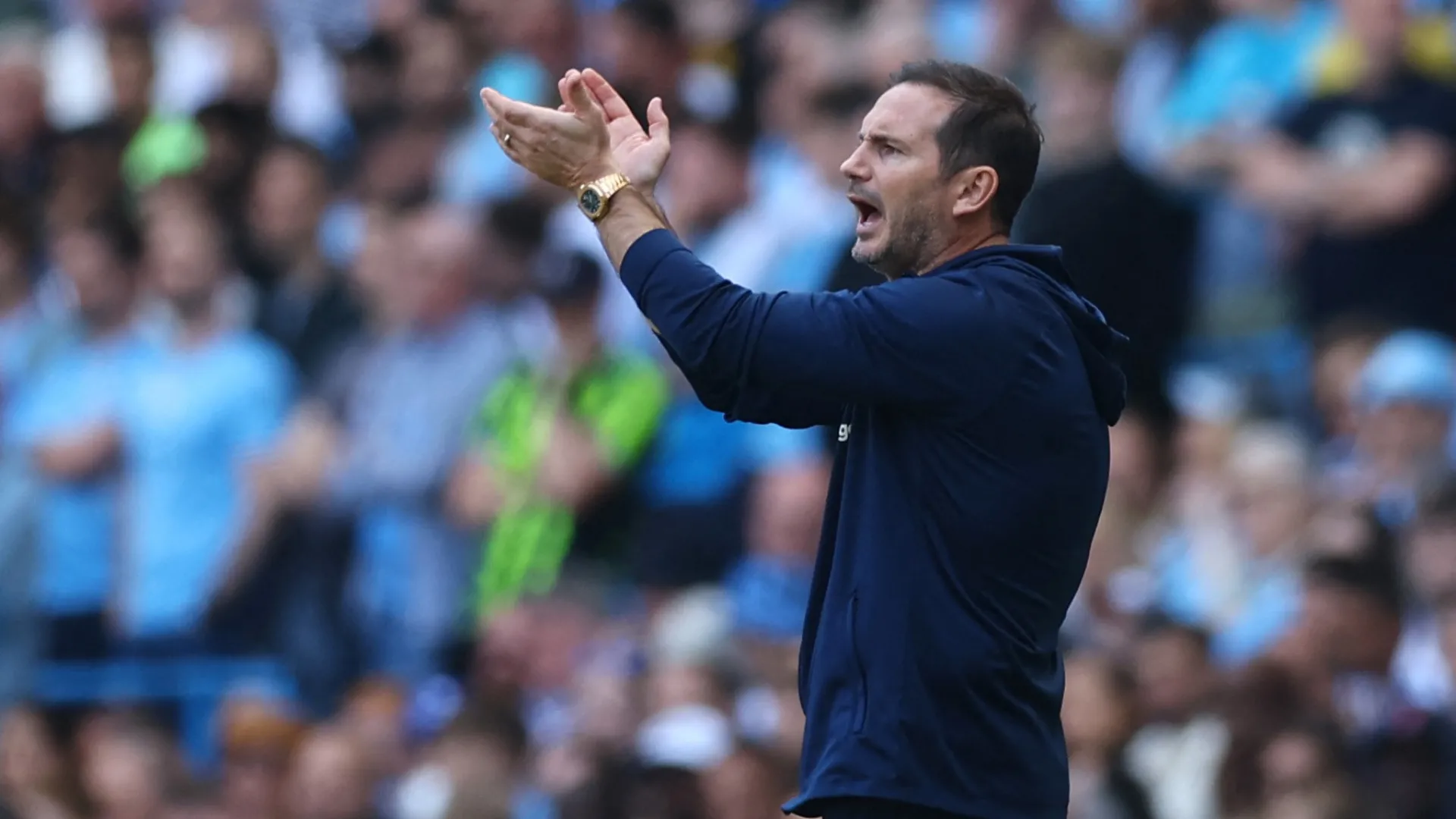 Frank Lampard chỉ đạo trận đấu cho Coventry City