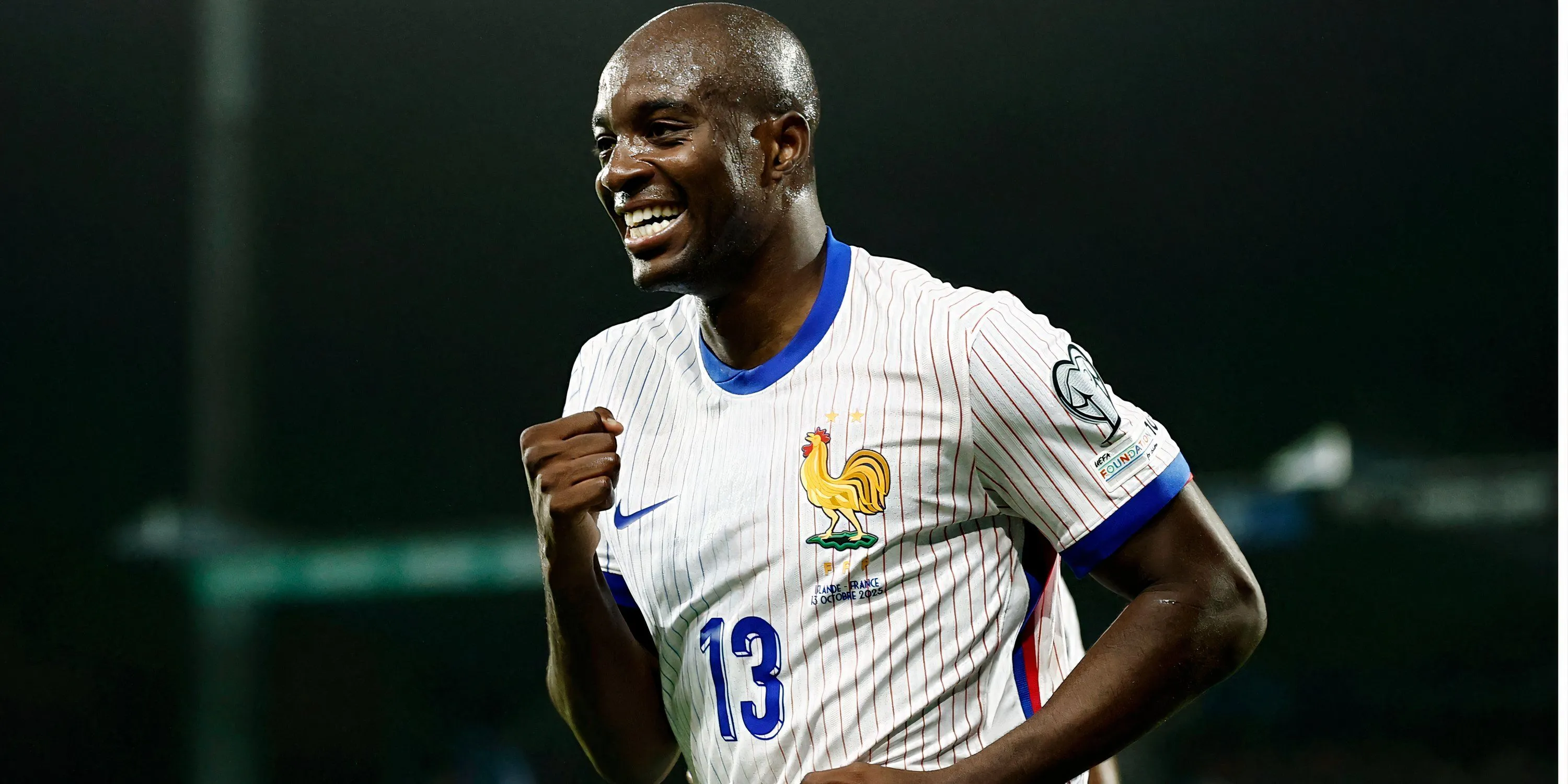 Jean-Philippe Mateta khoác áo tuyển Pháp ăn mừng bàn thắng, thể hiện phong độ ổn định cả ở CLB lẫn cấp tuyển