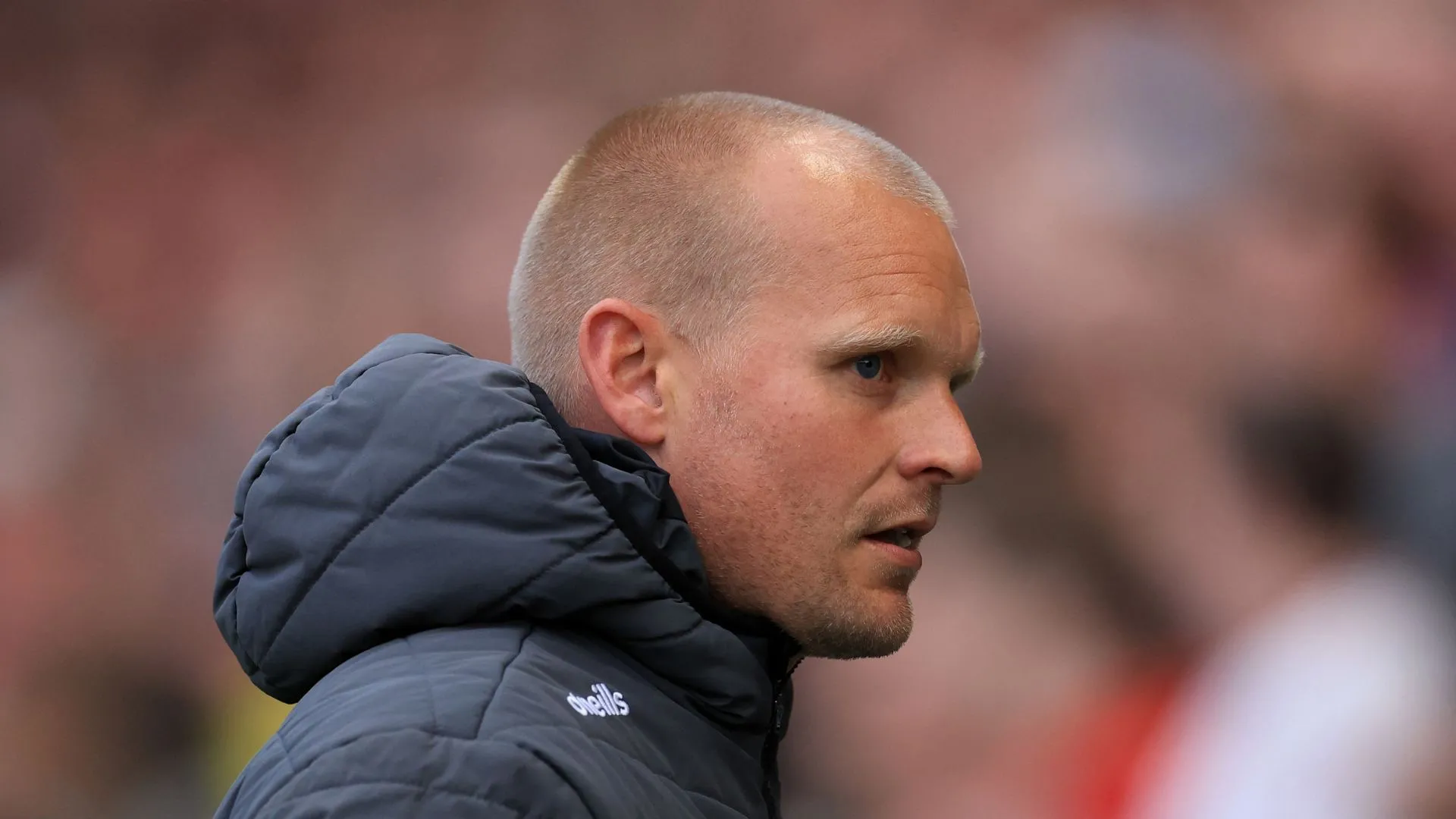 Liam Manning trong áp lực dẫn dắt Norwich City khi đội rơi xuống vị trí 23 tại Championship