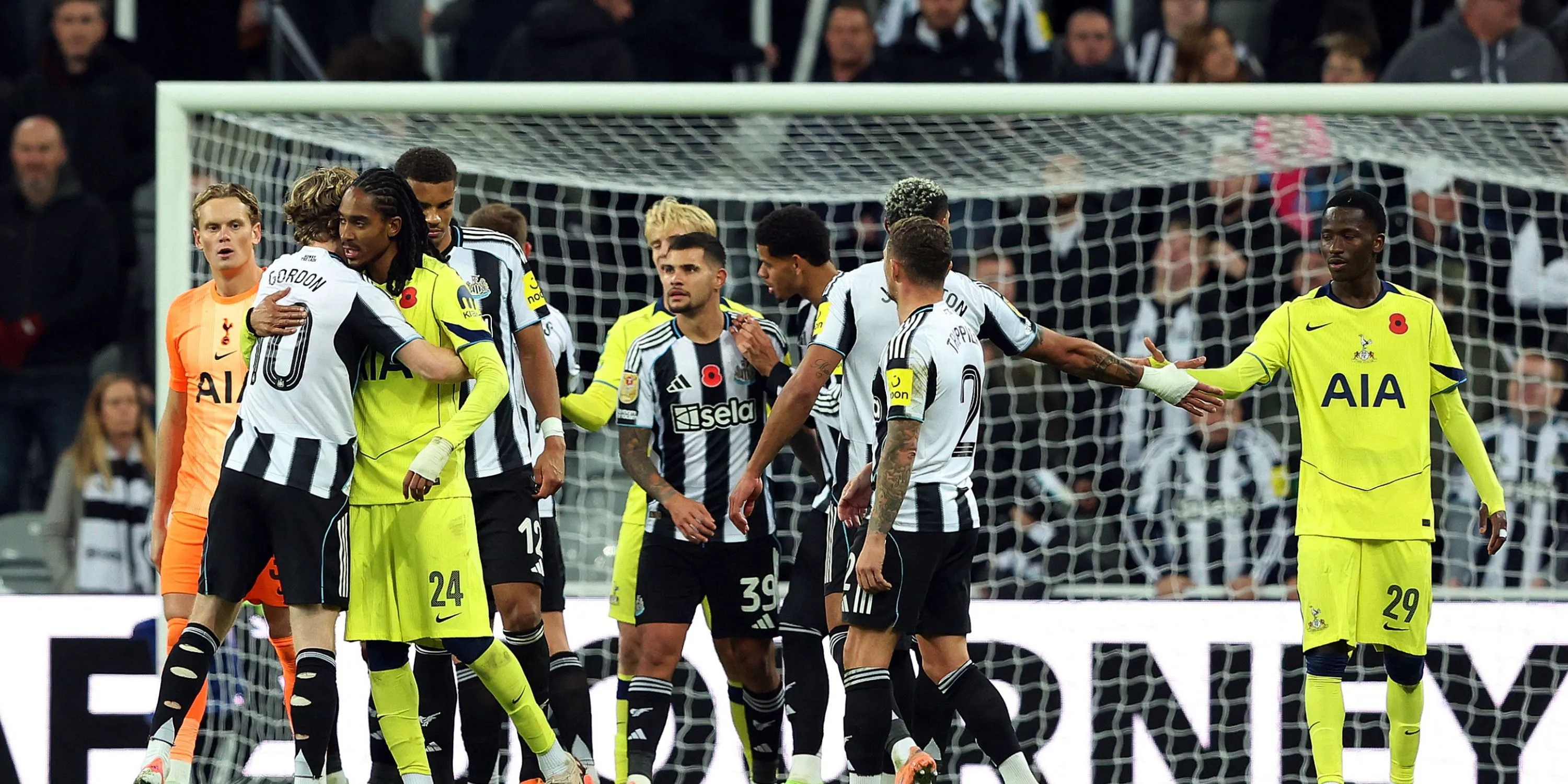 Pape Sarr thi đấu ở vị trí tiền vệ trung tâm, nhưng bị hạn chế sáng tạo