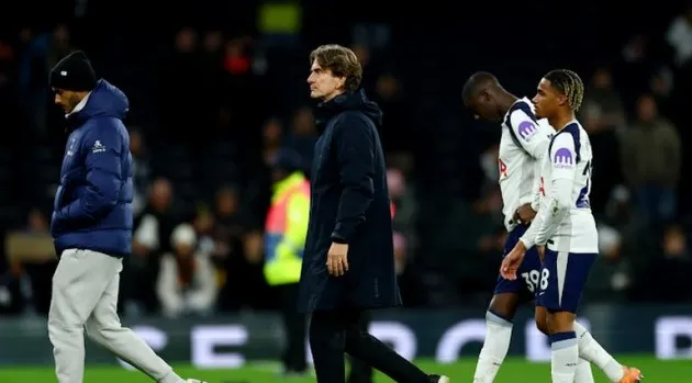 Thầy trò HLV Frank rời sân trong nỗi thất vọng